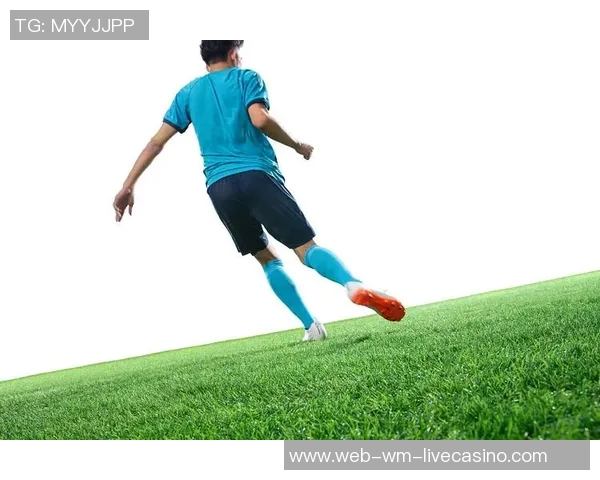 帅气足球运动员的魅力与风采探秘,揭示他们背后的故事与成就 帅气足球运动员的魅力与风采探秘,揭示他们背后的故事与成就